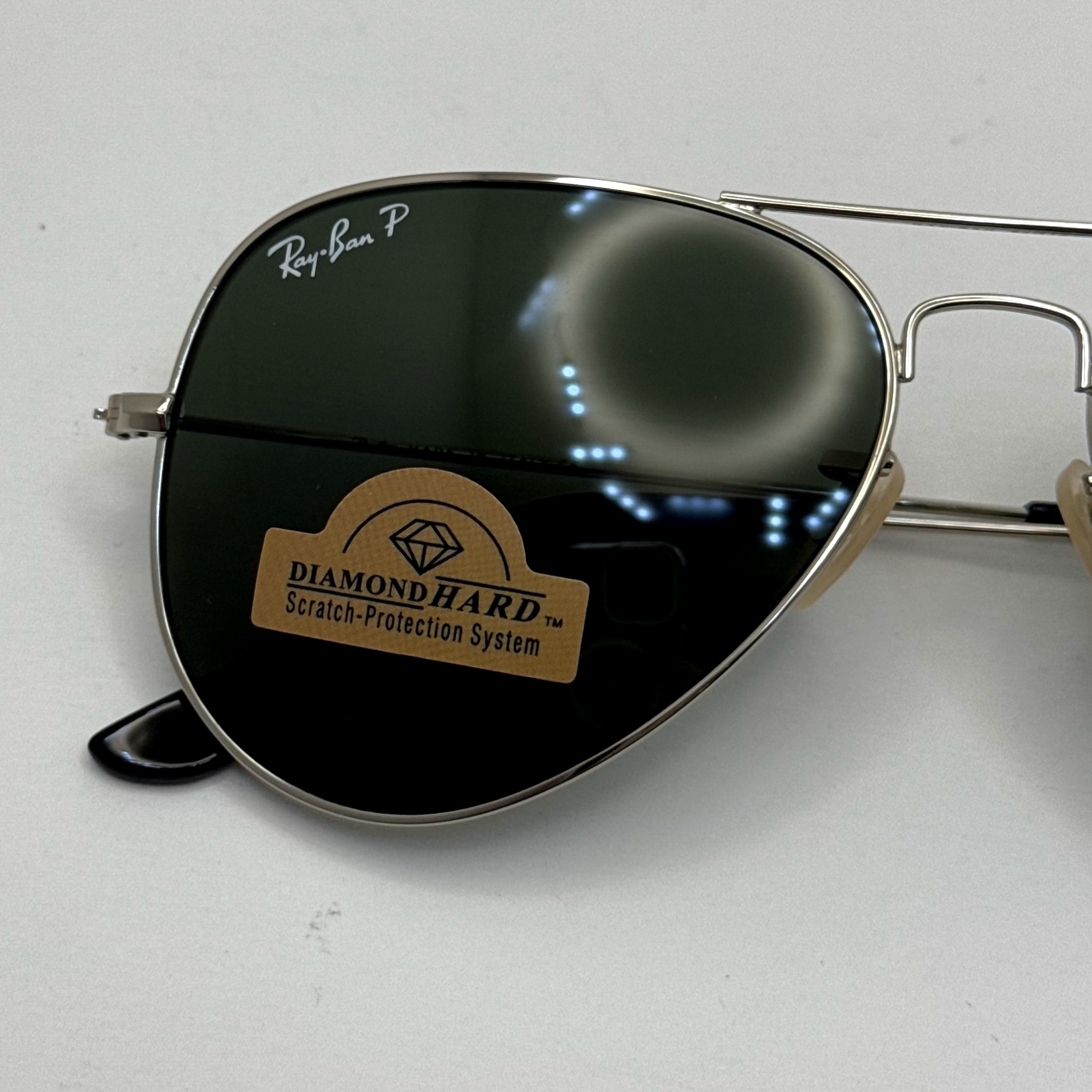 عینک ریبن خلبانی شیشه سنگ پلاریزه سبز با فریم نقره ای به همراه پک کامل ریبن کد Rayban RB 3026