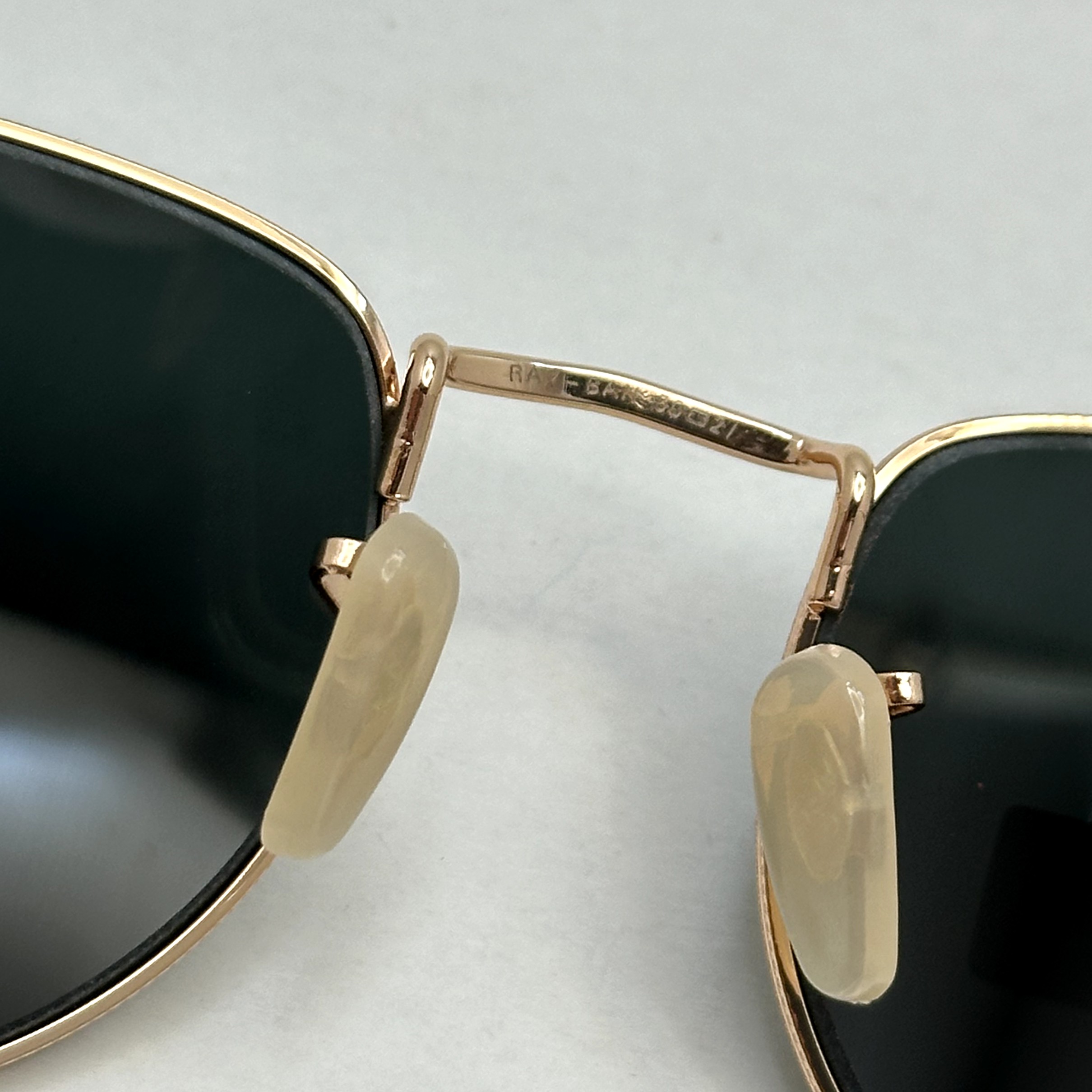 عینک آفتابی ریبن rayban شیشه سنگ مشکی طلایی کد rb 3958