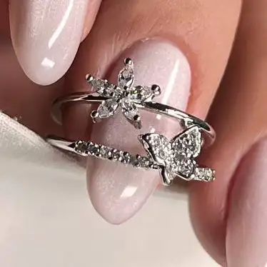 انگشتر زنانه و دخترانه جواهری طرح ستاره و پروانه نگین کاری ضد حساسیت رنگ ثابت فری سایز کد atk (پس کرایه)