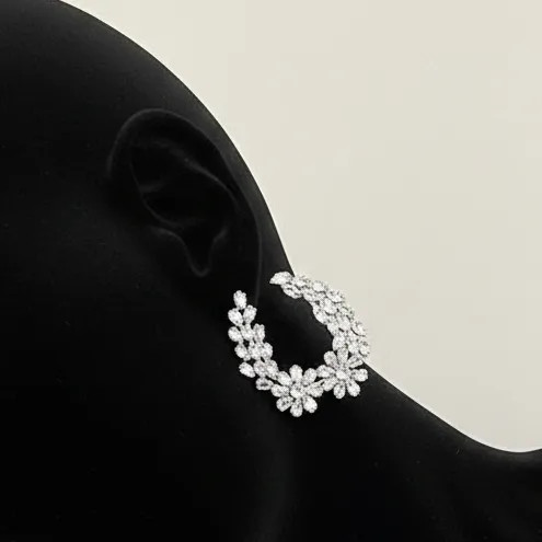 گوشواره زنانه مدل حلقه ای گل و برگ نگین کاری شده آبکاری نقره ضد حساسیت رنگ ثابت کد zmc (پس کرایه)