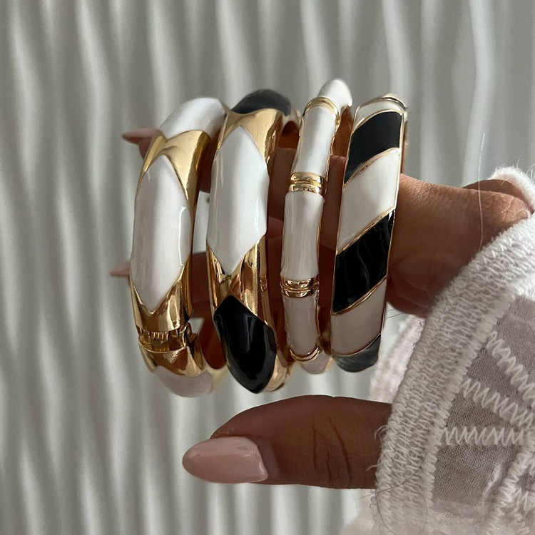 دستبند النگویی و بنگل میناکاری زنانه در تنوع طرح رنگ ثابت کد tj (پس کرایه)