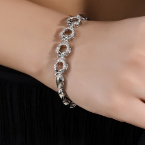 دستبند جواهری نگین کاری مدل مربع نگینی رنگ ثابت در تنوع طرح کد mp (پس کرایه)