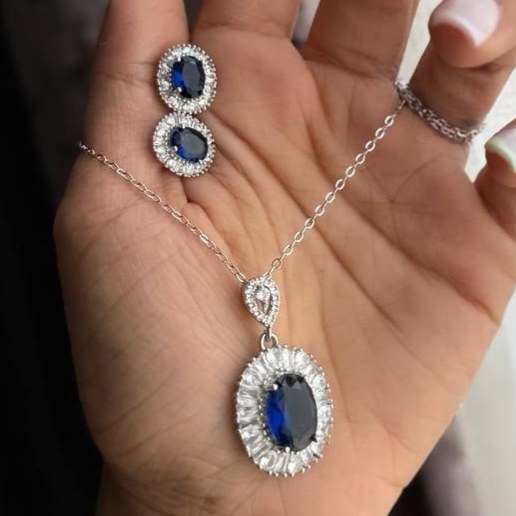 نیم ست گردنبند و گوشواره زنانه طرح تک نگین درشت دور نگین رنگ ثابت کد sm (پس کرایه)