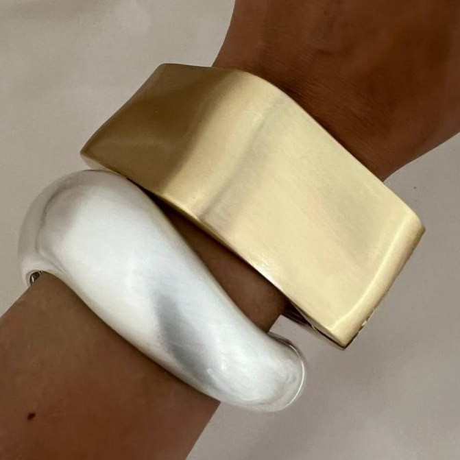 دستبند النگویی و بنگل آبکاری نقره طرح مربعی پهن رنگ ثابت کد tj (پس کرایه)