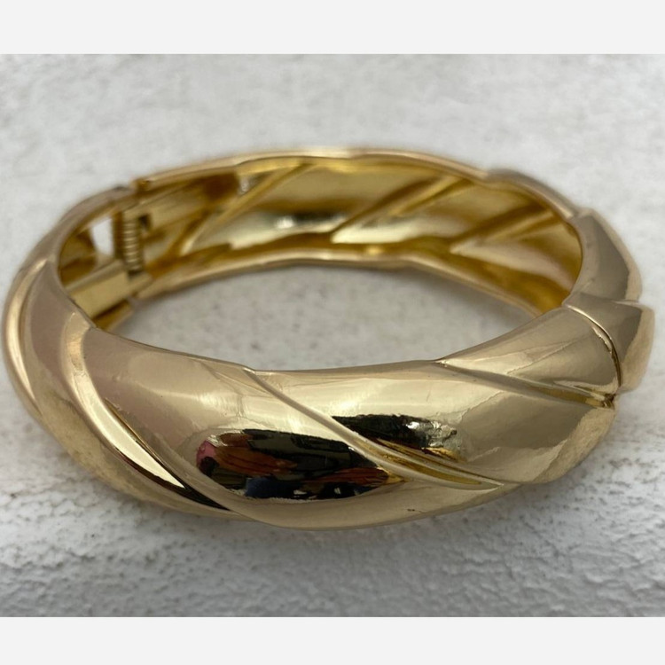 دستبند النگویی و بنگل استیل زنانه طرح کج راه پهن تنوع طرح رنگ ثابت کد tj (پس کرایه)