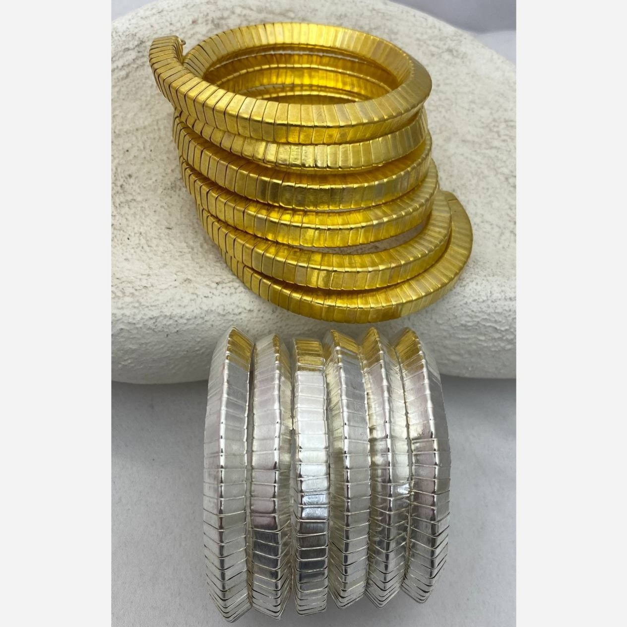 دستبند زنانه آبکاری نقره طرح منعطف رنگ ثابت کد tj (پس کرایه)