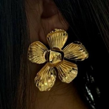 گوشواره آبکاری نقره زنانه طرح گل مینیمال رنگ ثابت کد sm