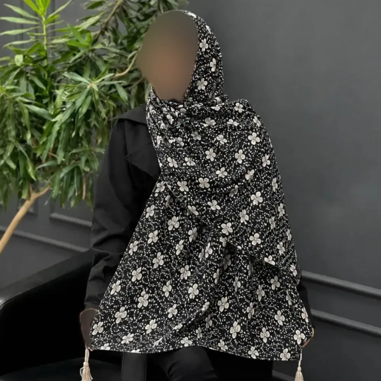 شال زنانه برشکا طرح گل گلی پلیسه قواره بزرگ ابعاد 175 در 75 سانتی متر