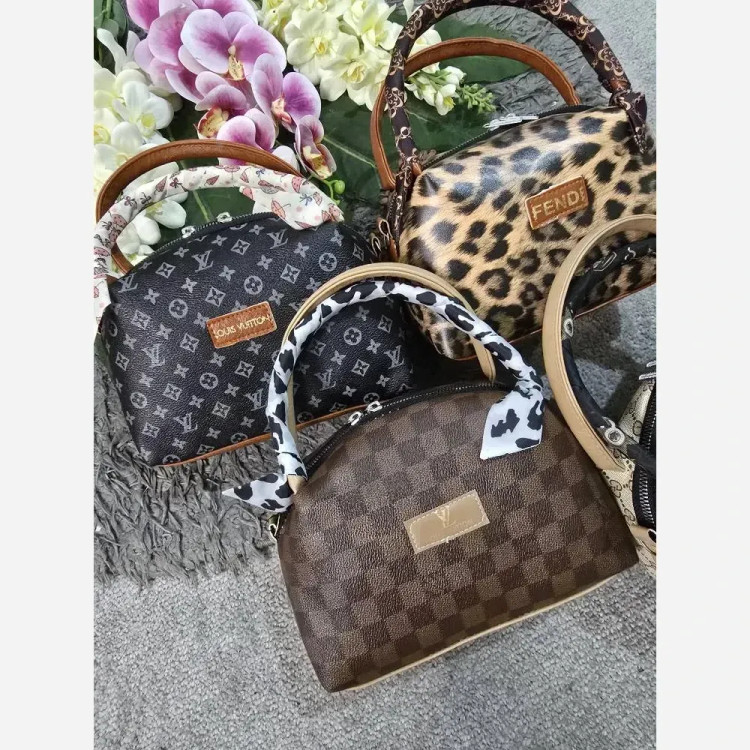کیف مژگان چرمی با کیفیت سایز آزاد در رنگهای موکا، گوچی، ال وی با بند بلند