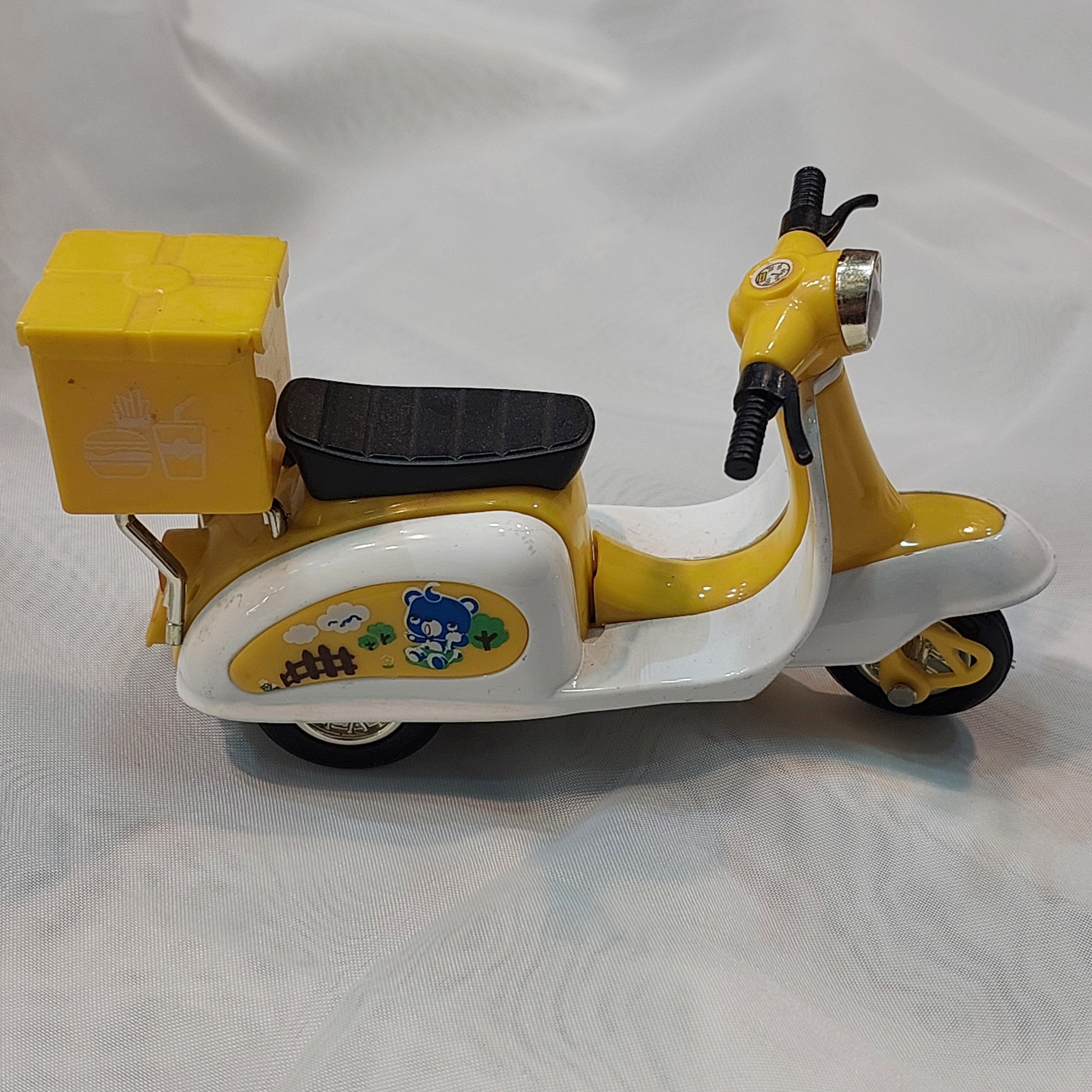 موتور سیکلت اسباب بازی مدل پیک موتوری ساده رنگ زرد و سفید