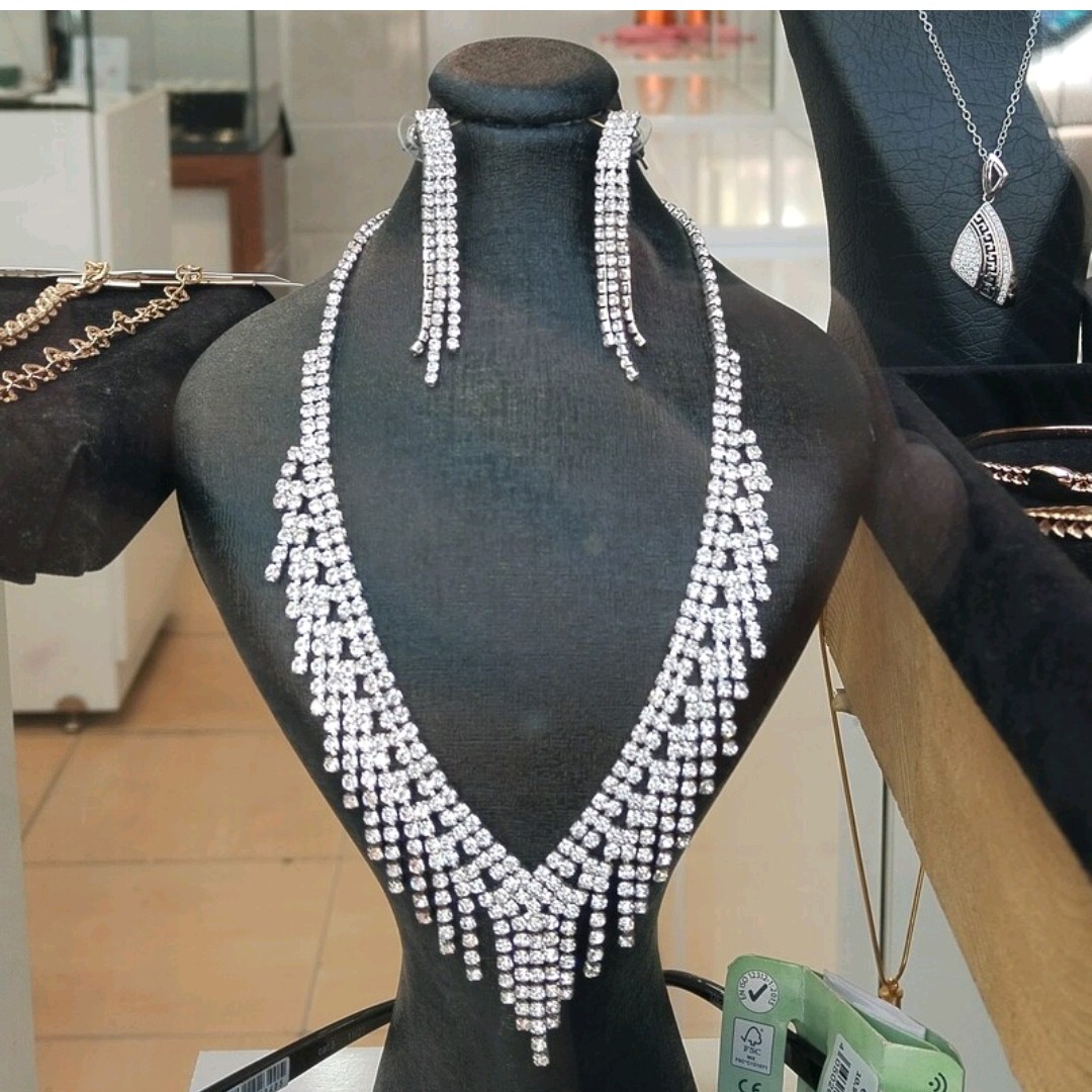 ست گوشواره و گرددنبند عروس