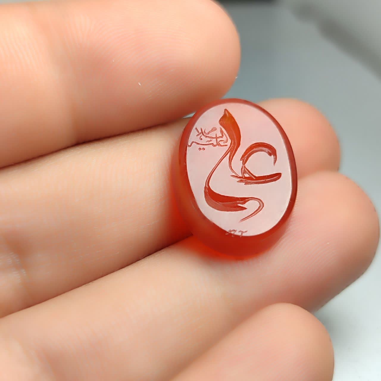 نگین عقیق قرمز حکاکی علی (علیه السلام) کد 5841