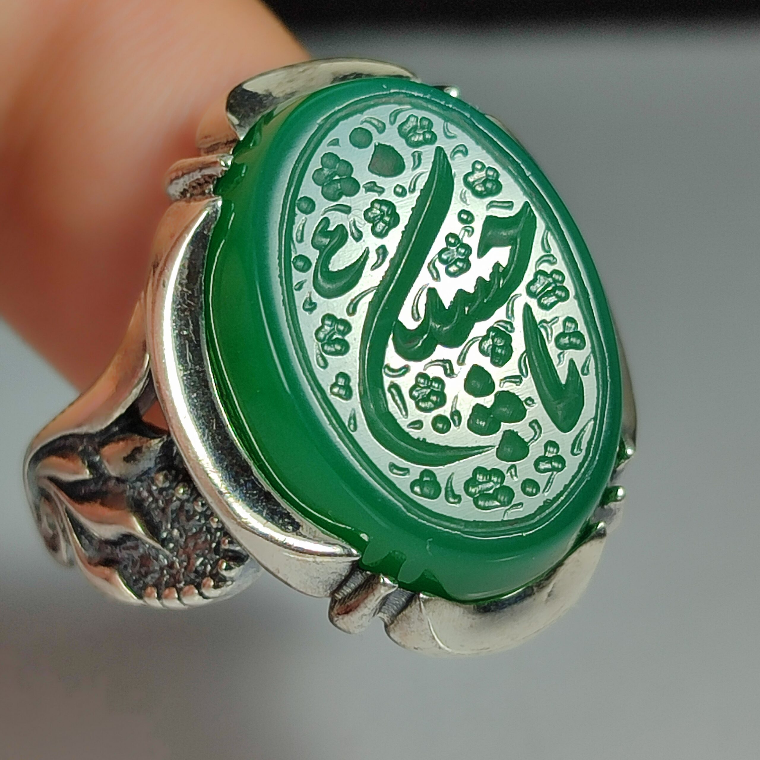 انگشتر نقره باسنگ عقیق سبز حکاکی یاحسین  کد 2280
