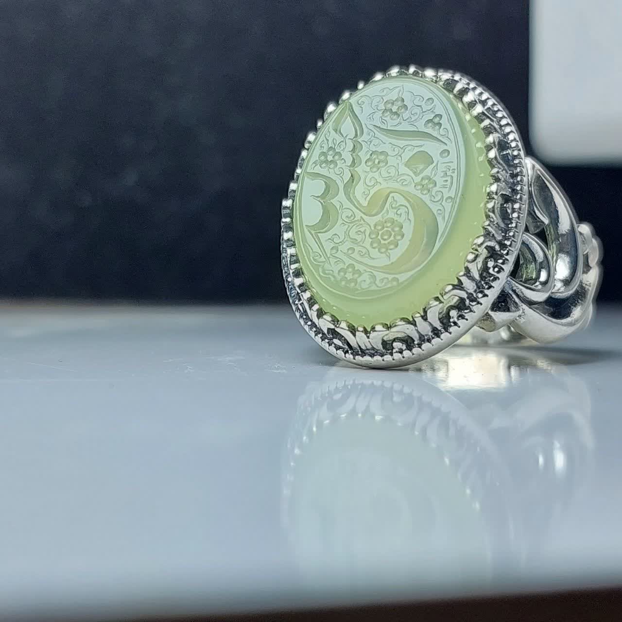 انگشتر عقیق مردانه اصل؛ تجلی آرامش با حکاکی "حسبی الله" و رکاب متبرک "یا حسین"  کد 1196