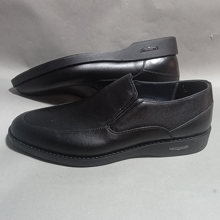 کفش مردانه کد 382 زیره کائوچو ارتجاعی یا همان لاستیک پختنی نام اروپایی rubber