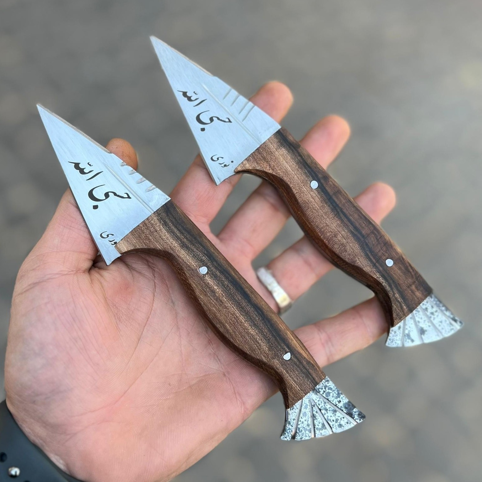 چاقو نوک سوزنی فولادی زنجان دسته چوبی با غلاف