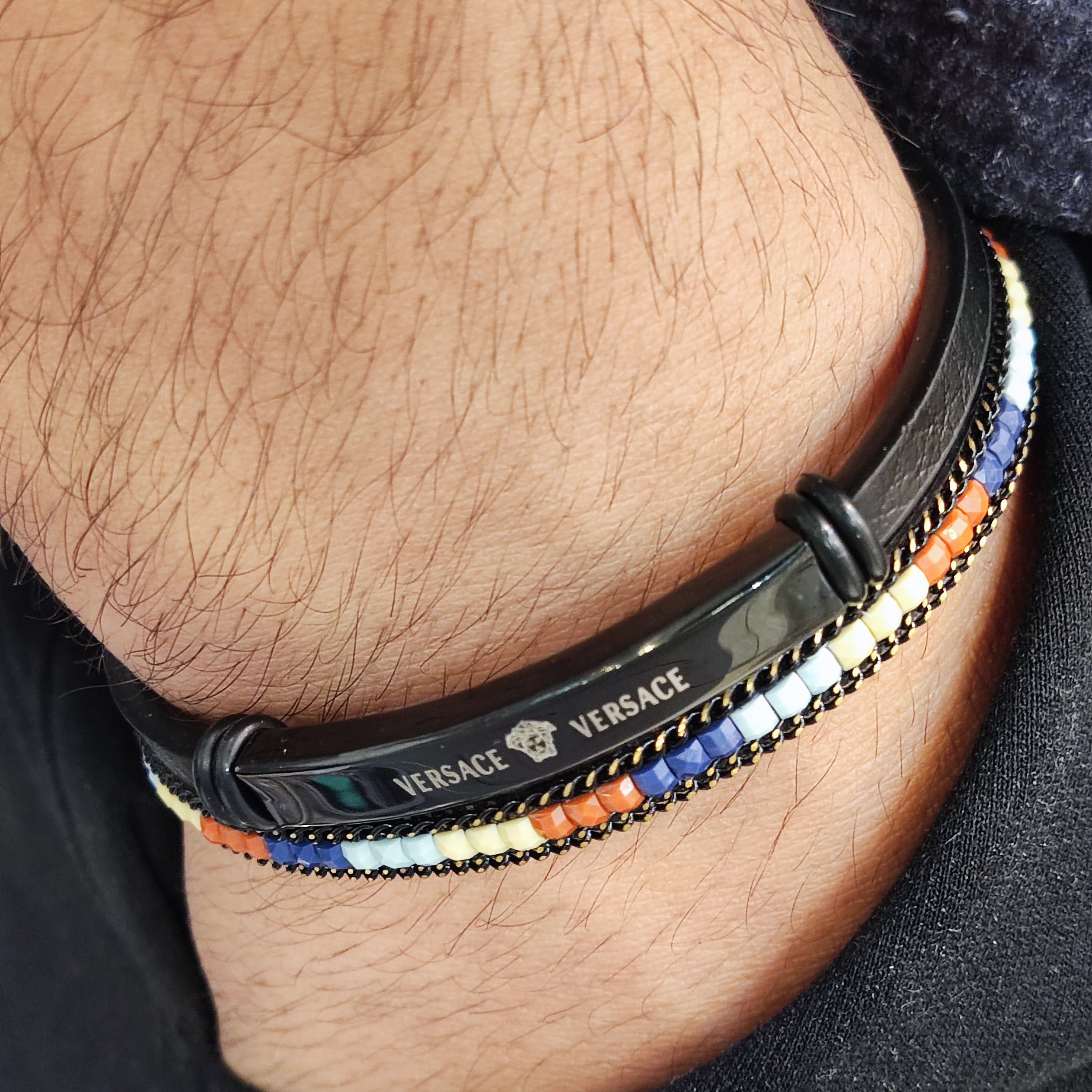 دستبند چرمی یراق استیل مشکی ورساچه